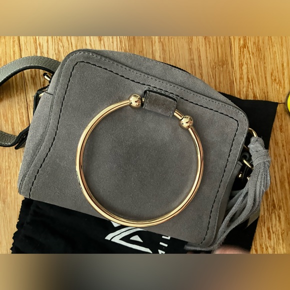 Grey suede Milly crossbody camera bag with ring handles - Picture 3 of 12